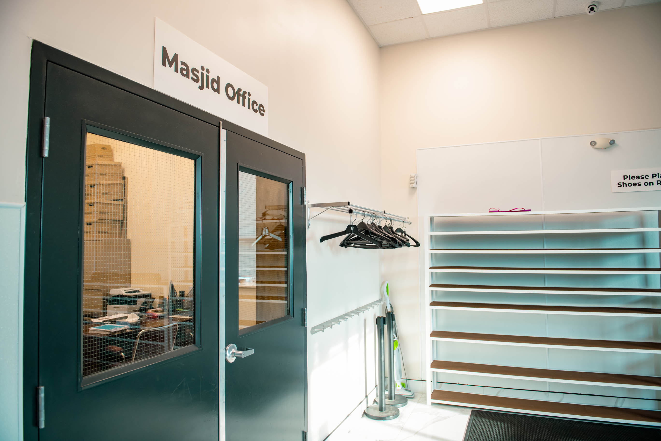 Barrie Mosque community moment DSC 6305