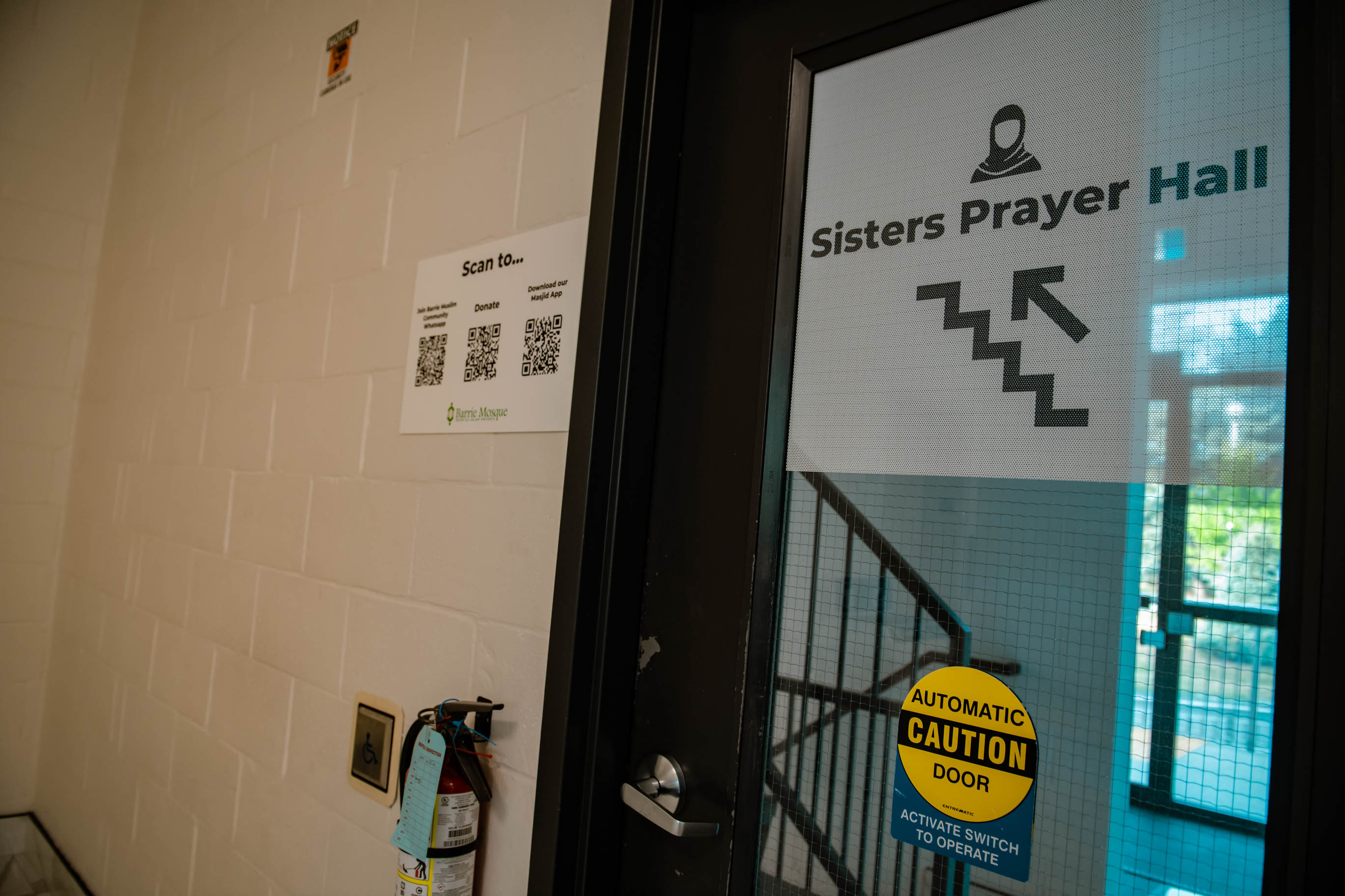 Barrie Mosque community moment DSC 6308