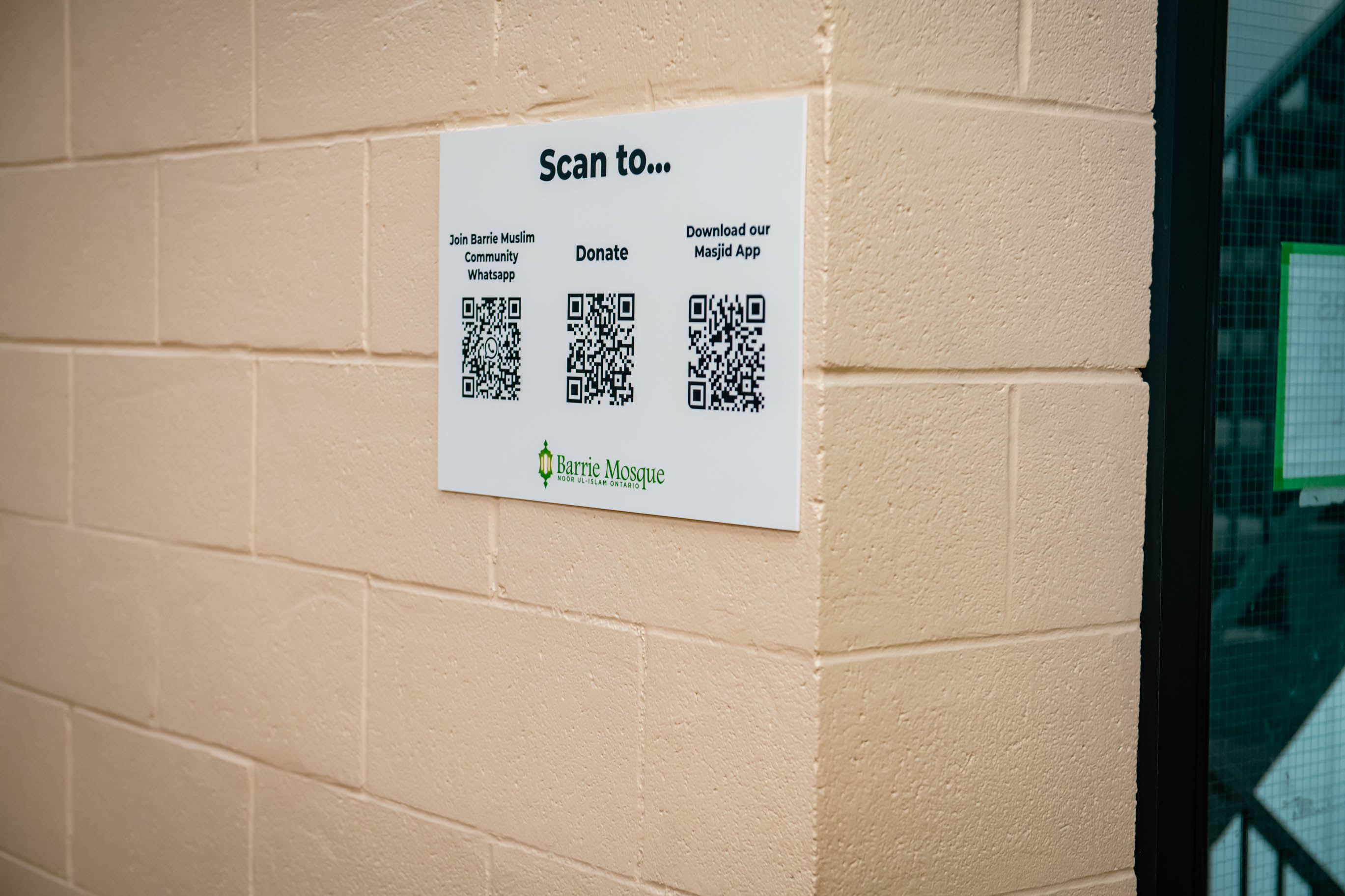 Barrie Mosque community moment DSC 6407