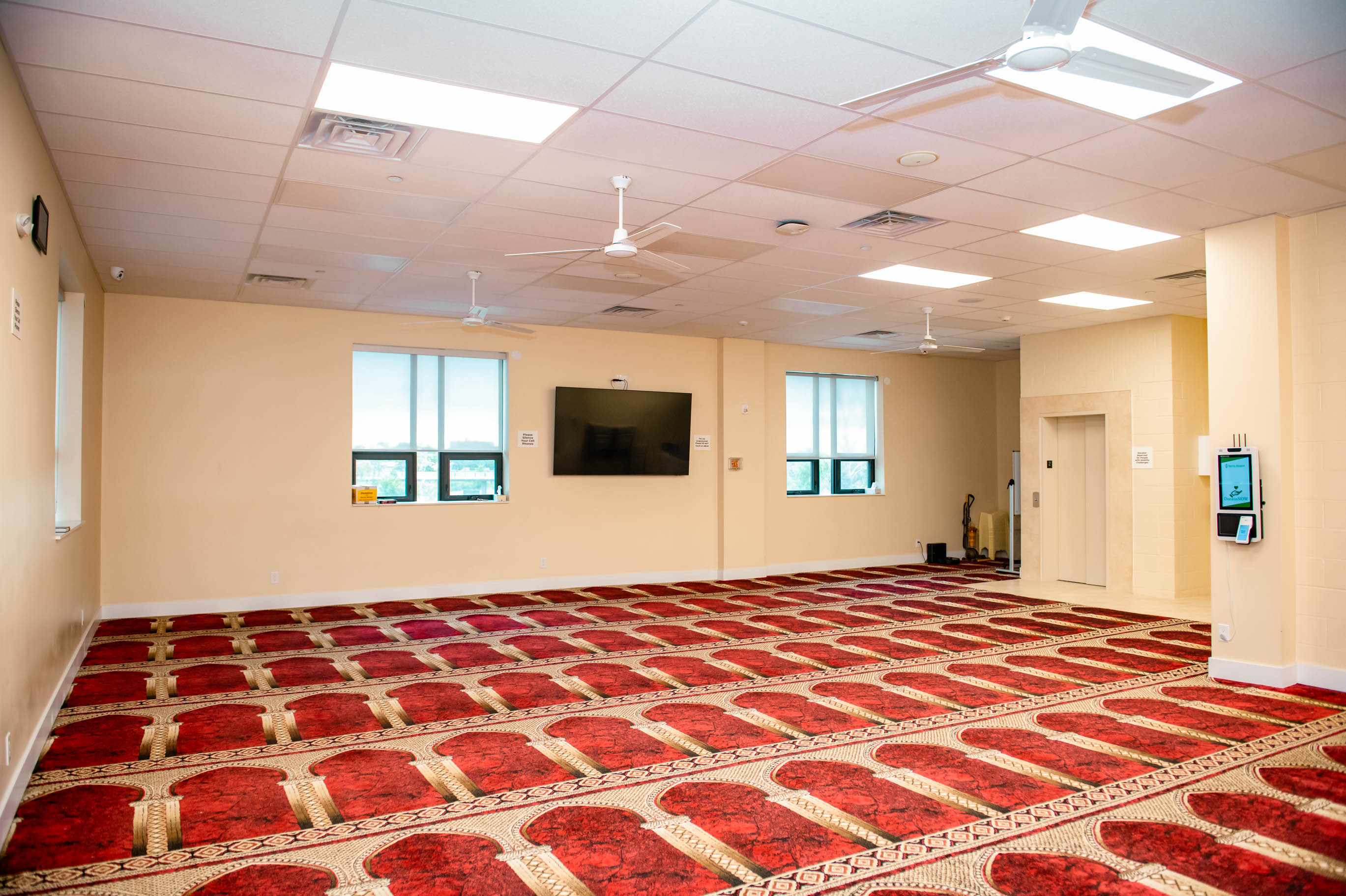 Barrie Mosque community moment DSC 6411