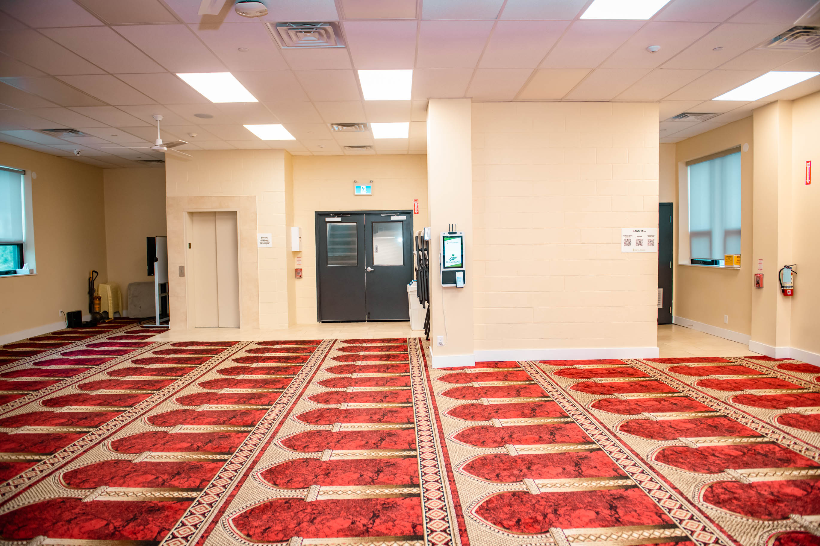 Barrie Mosque community moment DSC 6412