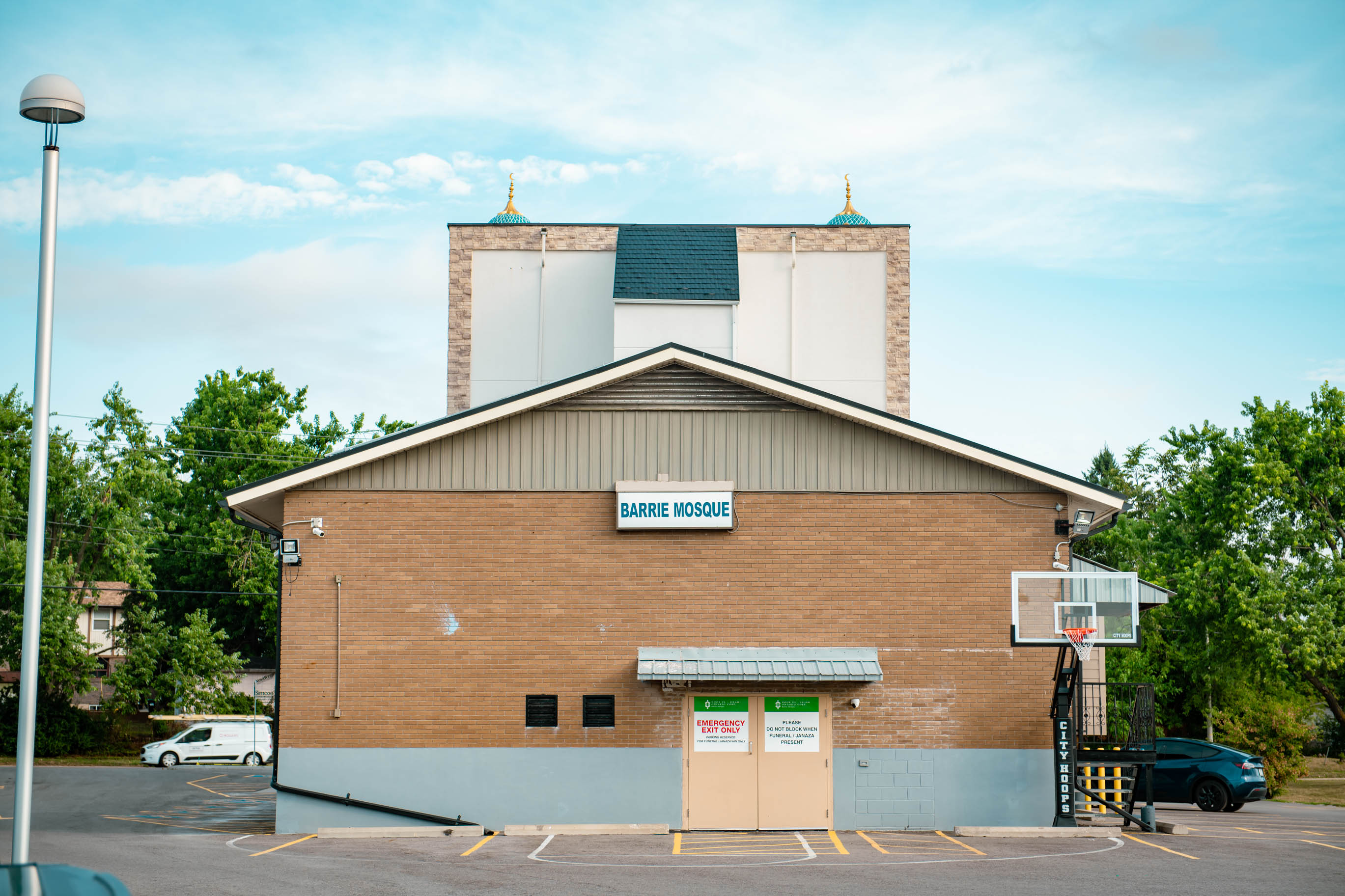 Barrie Mosque community moment DSC 6459